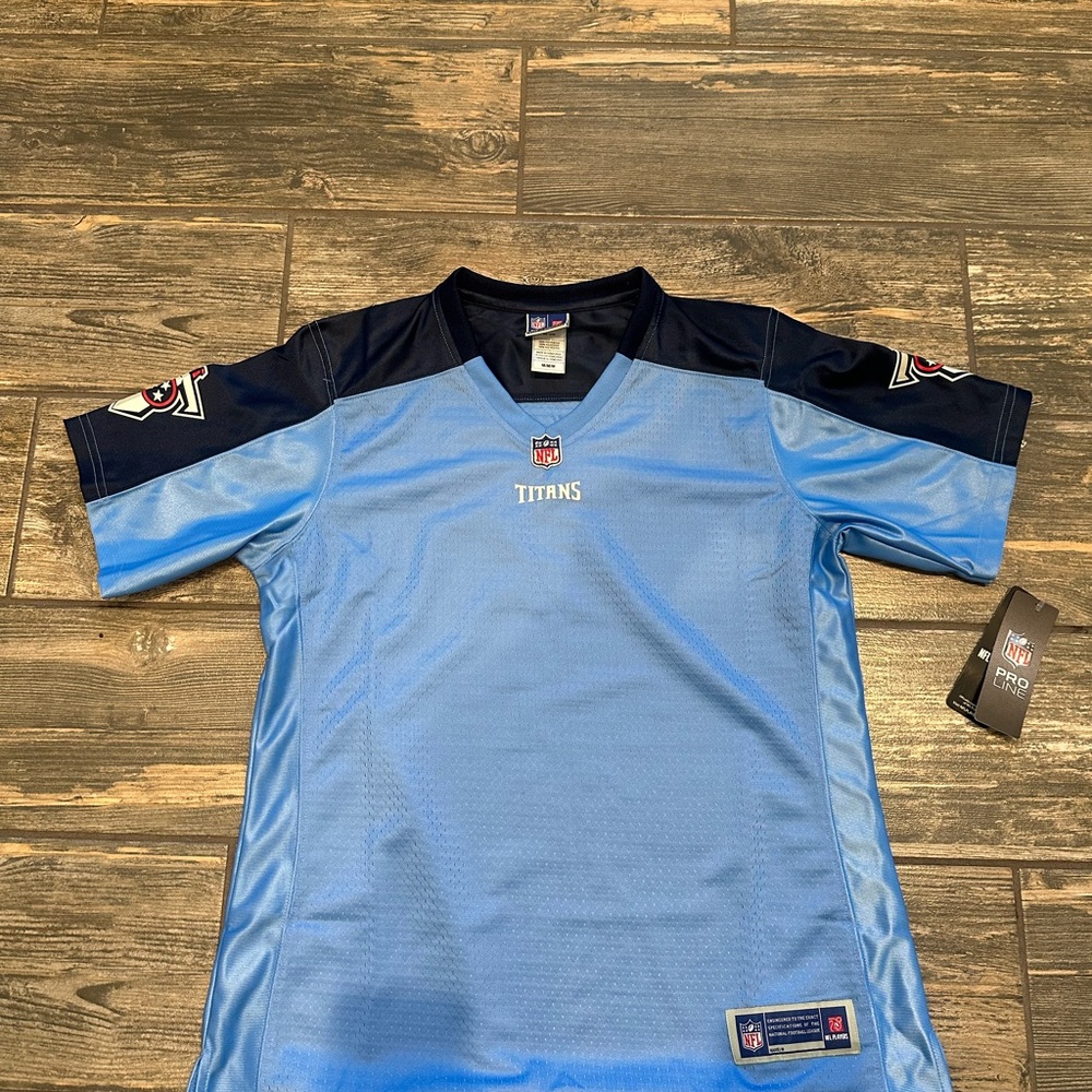 Woman’s Tennessee, Titans, NFL jersey